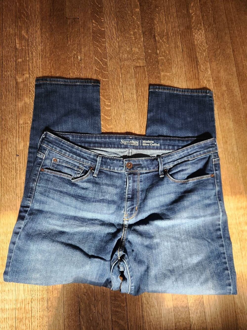 Levis Signature Womens Blue Jeans Modern Slim Cuffed size 18 (Meas aprox 36 wais